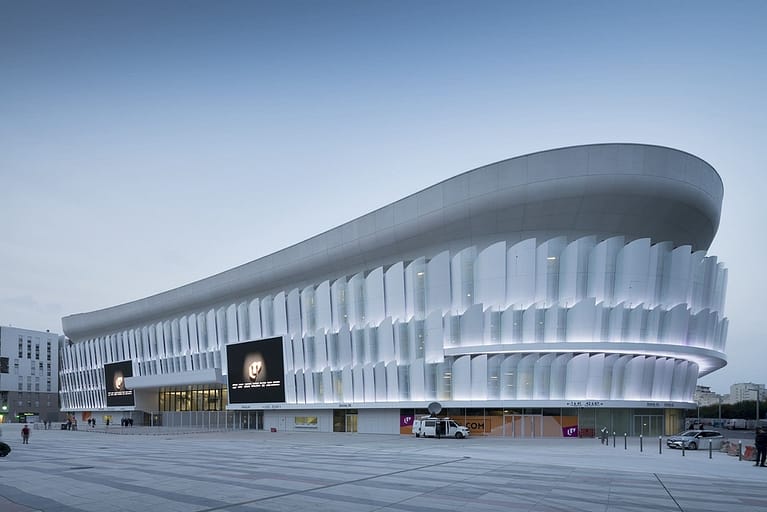 Photo de la Défense Arena à Paris, proche de l'hôtel Vivaldi